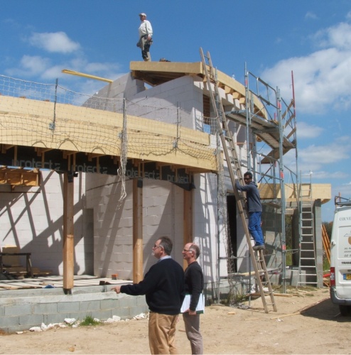 Maison organique en Vende : Vue chantier: Structure mixte bton cellulaire et bois