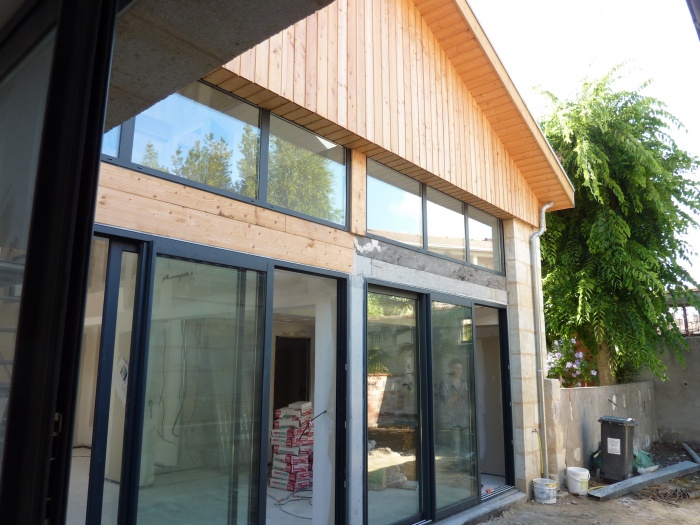 Hangar rhabilit en maison familiale : Vue sur le jardin