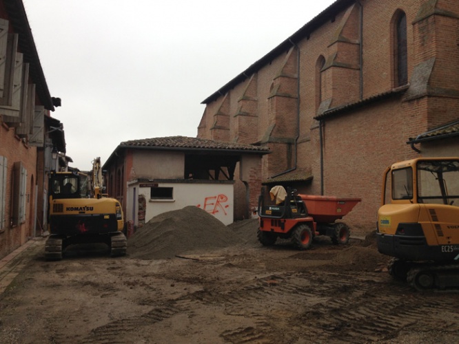 Reconversion de l'ancien préau scolaire en salle de réunion à Fronton (31) : vrd 08.11.13