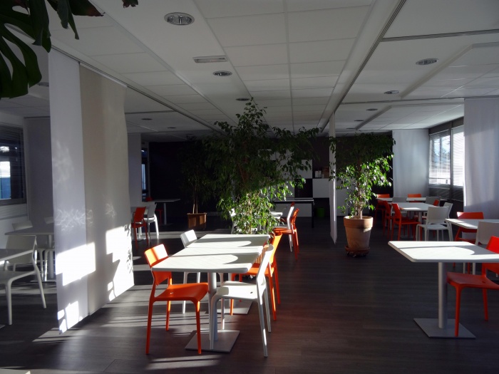 Concept de salle  manger pour un centre d'accueil handicap : salle