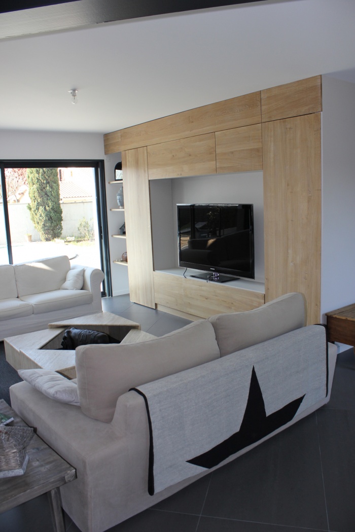 Extension et réaménagement d'une maison d'habitation : meuble télé